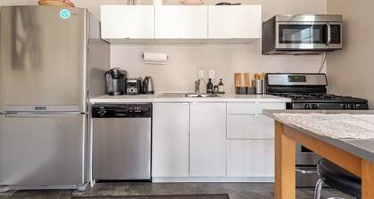 Sleek and Stylish Modern 1BR Apt w/ Gated Parking