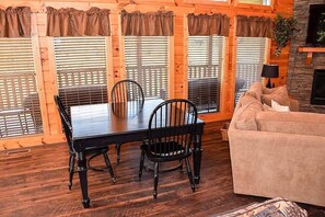 Dining - Quiet Mountain Views - Welcome to Wild Turkey (Sevierville)