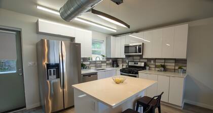 Exquisite 4Bed/3.5Bath Home W/Garage +Rooftop Deck