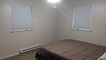2 bedrooms, desk, iron/ironing board, free WiFi
