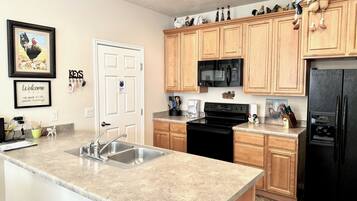 Mikroaaltouuni, uuni, liesi, astianpesukone