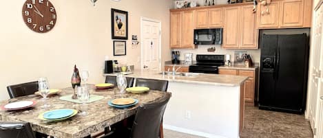 Microondas, horno, parrilla de estufa y lavavajillas