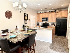 Mikroaaltouuni, uuni, liesi, astianpesukone