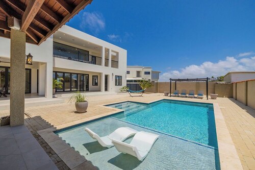 NEW Ocean View 5BR Villa ~ Private Pool & Roof deck