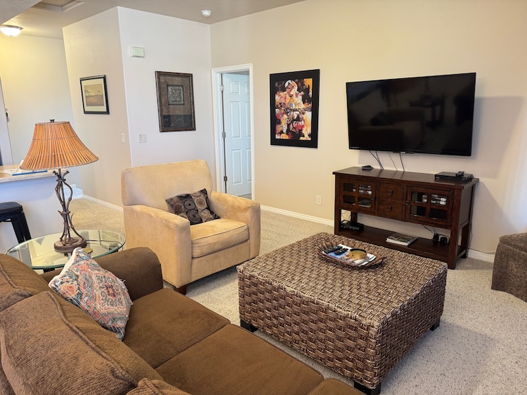 Tailwind Terrace By Mesquite Vacation Rentals With Private Balcony, Community Pool And $510 In Free Daily Activities - Mesquite
