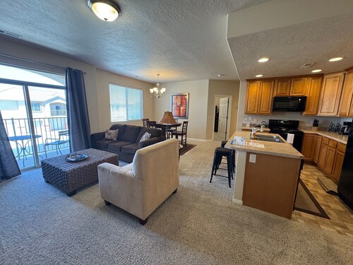 Tailwind Terrace by Mesquite Vacation Rentals with Private Balcony, Community Pool and $510 in free daily activities