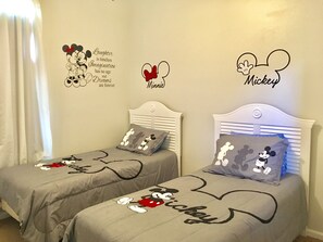 4 bedrooms, iron/ironing board, WiFi, bed sheets