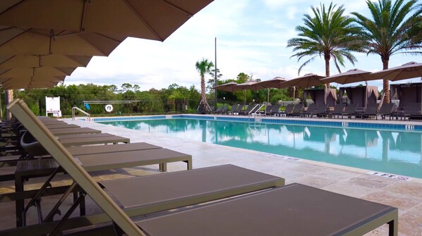 Piscine extérieure, piscine chauffée