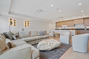 Living area - VB | Beautiful 3 BR Condo w/ A/C in Lionshead (Vail)