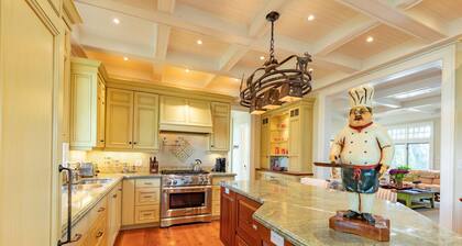 6bdrm, 5 bath island cottage with boathouse & bunkie accommodations! Sunsets!