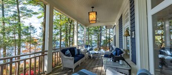 6bdrm, 5 bath island cottage with boathouse & bunkie accommodations! Sunsets!