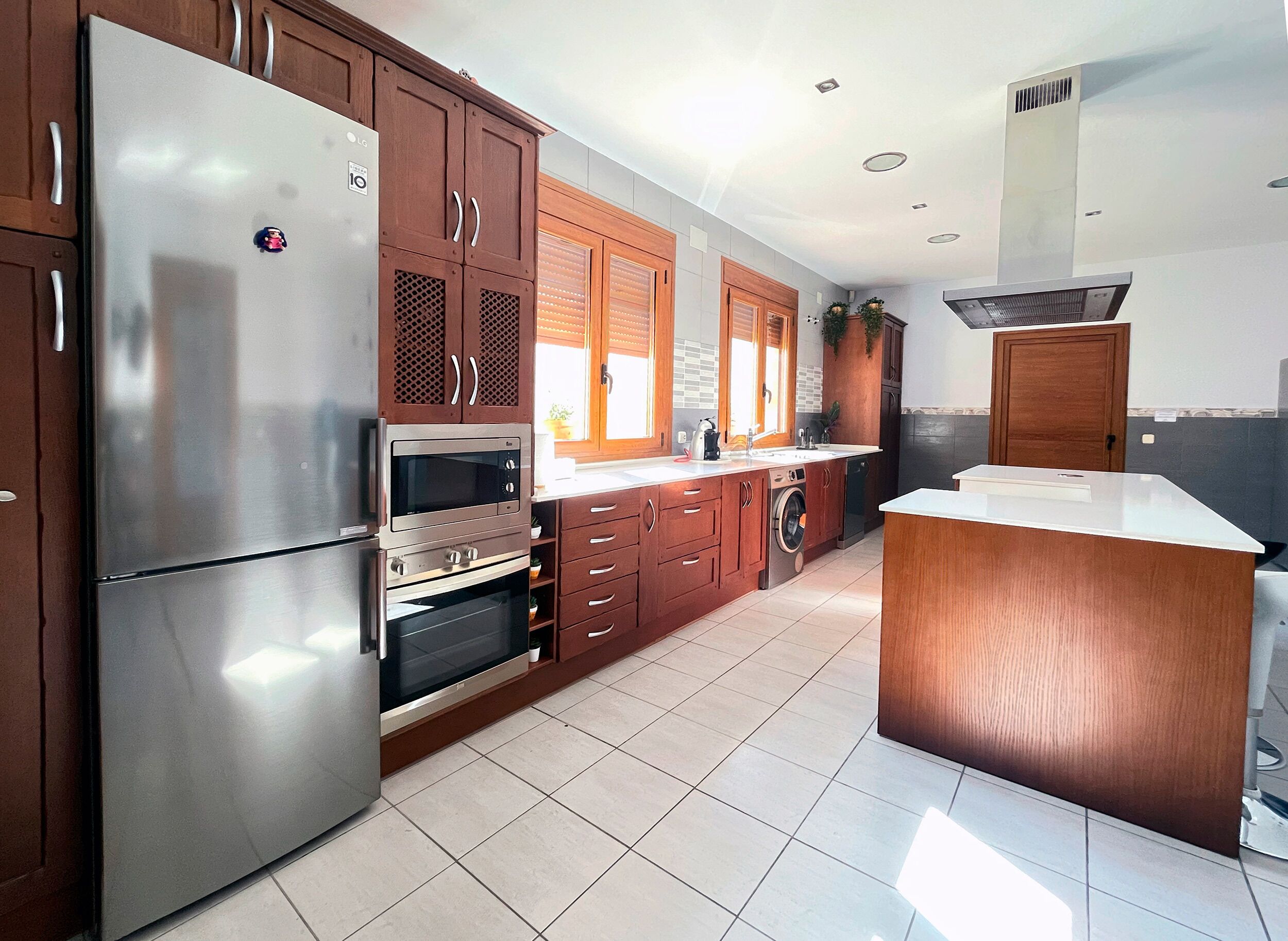 雪櫃、微波爐、焗爐、爐具