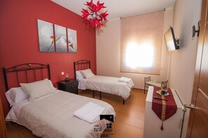 5 bedrooms, iron/ironing board, free WiFi, bed sheets - Alvaro Rural House (Adapted) (Albares)