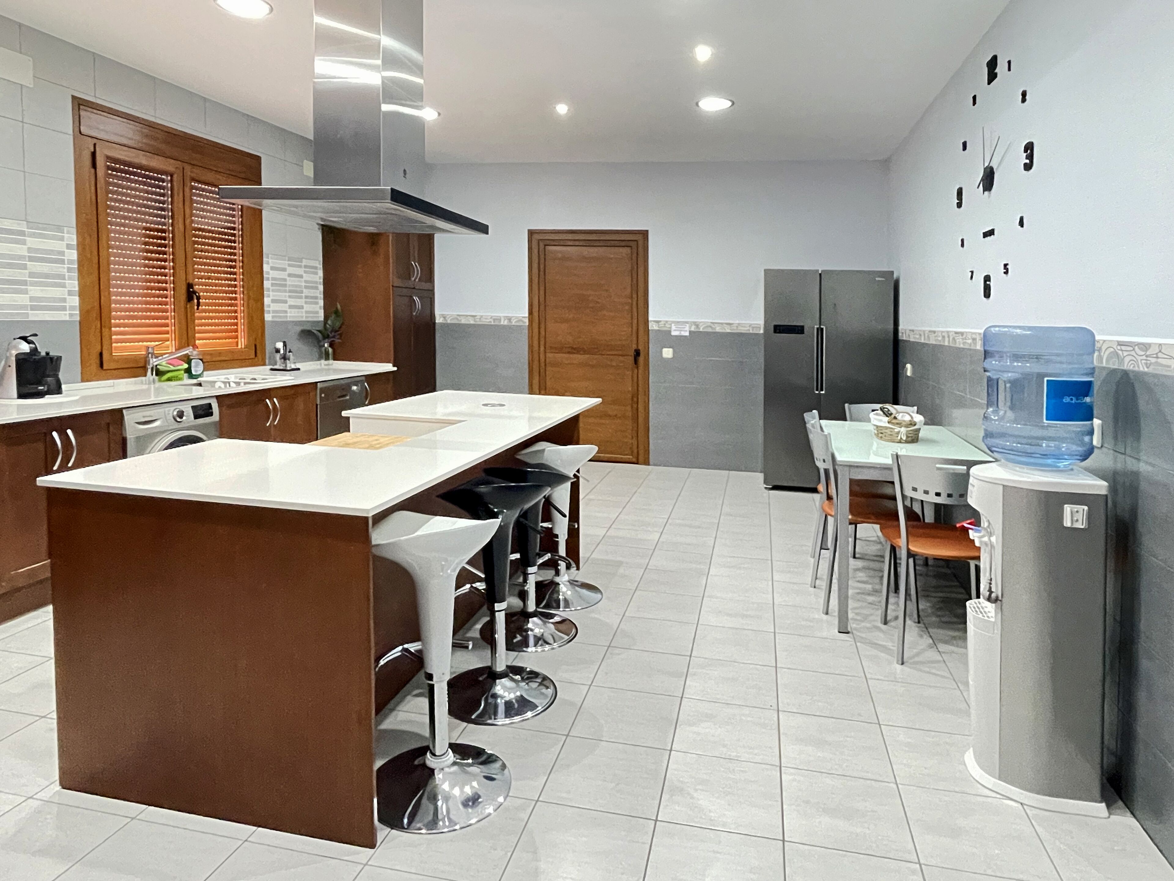 雪櫃、微波爐、焗爐、爐具