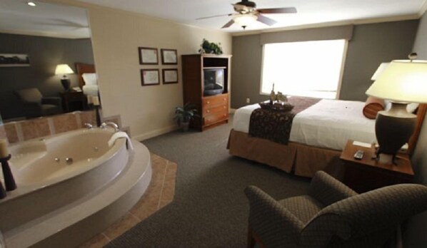 Condo (PB Feb 19th-26th, 2Lev, Lincoln) | 2 bedrooms, desk, free WiFi