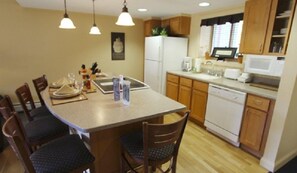 Condo (PB Feb 19th-26th, 2Lev, Lincoln) | Private kitchen | Fridge, microwave, stovetop, dishwasher - 2 Bedroom Condo Winter Retreat at Pollard Brook Resort Near Loon Mountain - PB Feb 19th-26th, 2lev (Lincoln)