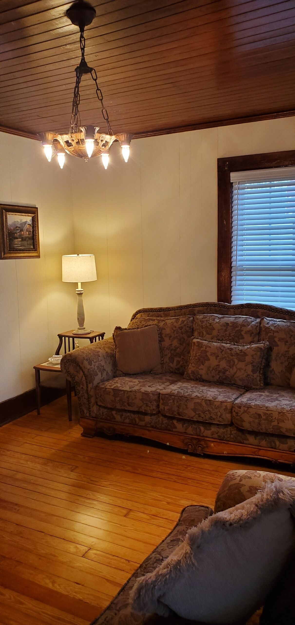 Gipson House in scenic Pelham Valley Tennessee !<br><br>The Caverns, hiking & more !