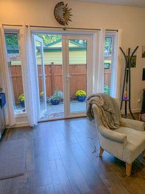 Interior - Windslow Guest Suite at Kye Bay Beach in Comox (Comox)