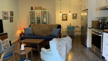 Télévision, cheminée, livres, médiathÚque