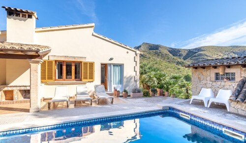 Exclusive Villa With Ocean Views and Private Pool!