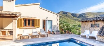 Exclusive Villa With Ocean Views and Private Pool!