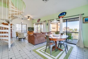 منزل (Tree House) | غرفة المعيشة | ألعاب للصغار