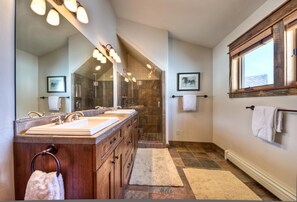 Bathroom - Latigo Lodge (Big Sky)