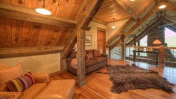 Rumah (Latigo Lodge) | Ruang keluarga | TV layar datar dan perapian