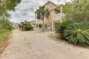 House (Beach Happy) | Exterior