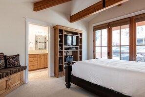 House (Little Empire) | Exterior