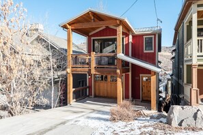House (Little Empire) | Exterior