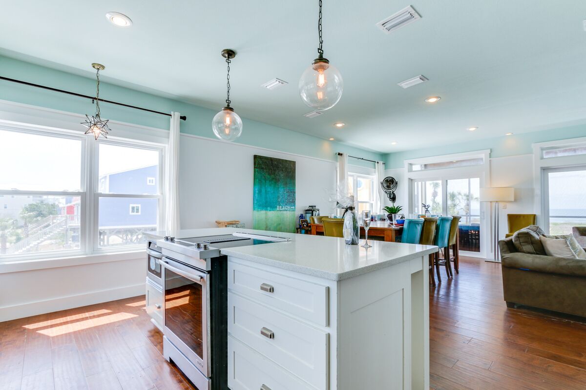 Ooh La La | Private kitchen | Fridge, microwave, stovetop, dishwasher