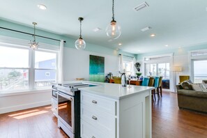 Ooh La La | Private kitchen | Fridge, microwave, stovetop, dishwasher - Ooh La La (Port St. Joe)