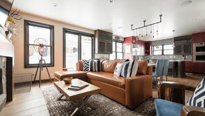Ferienhaus | Wohnzimmer | Flachbildfernseher, Kamin, Tischfußball, Tischtennisplatte