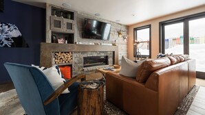Ferienhaus | Wohnzimmer | Flachbildfernseher, Kamin, Tischfußball, Tischtennisplatte