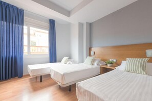 Room - Hotel Margarit (Girona)