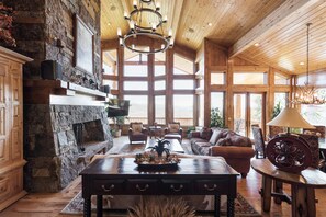 Mountain Glade | Living room | Flat-screen TV, fireplace, DVD player