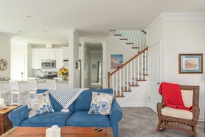 House (Serendipity) | Living room | Flat-screen TV, DVD player - Serendipity (Tybee Island)