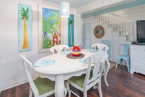 Beach Boys Bungalow | Private kitchen | Fridge, microwave, stovetop, dishwasher