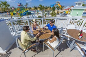 Outdoor dining - Dazzling Home with Putting Green at Encore (Kissimmee)
