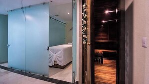 A hotel room with a bed, a small table, and a wooden cabinet. - Four Points by Sheraton Veracruz (Boca del Río)