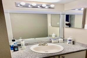 Asciugacapelli, asciugamani, carta igienica