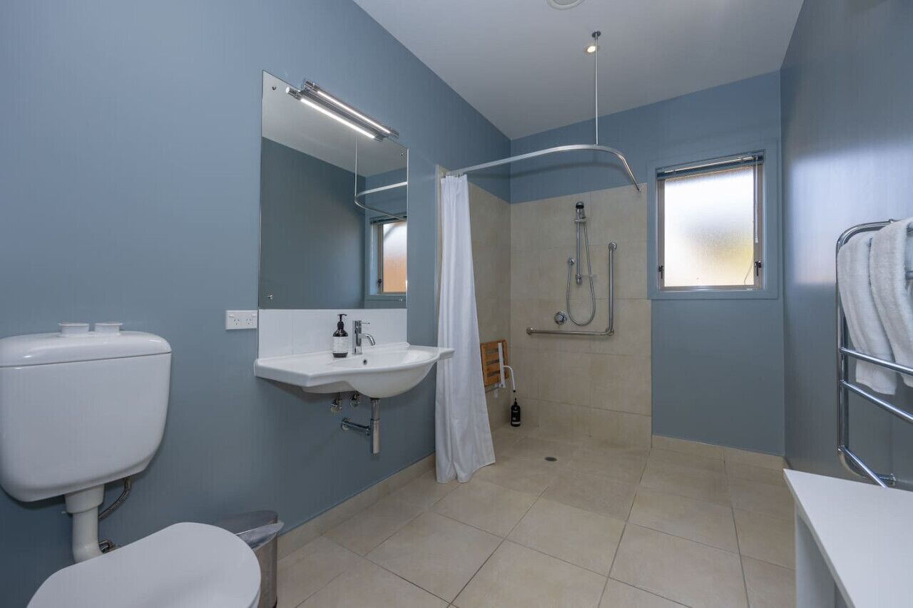 Bathtub, hair dryer