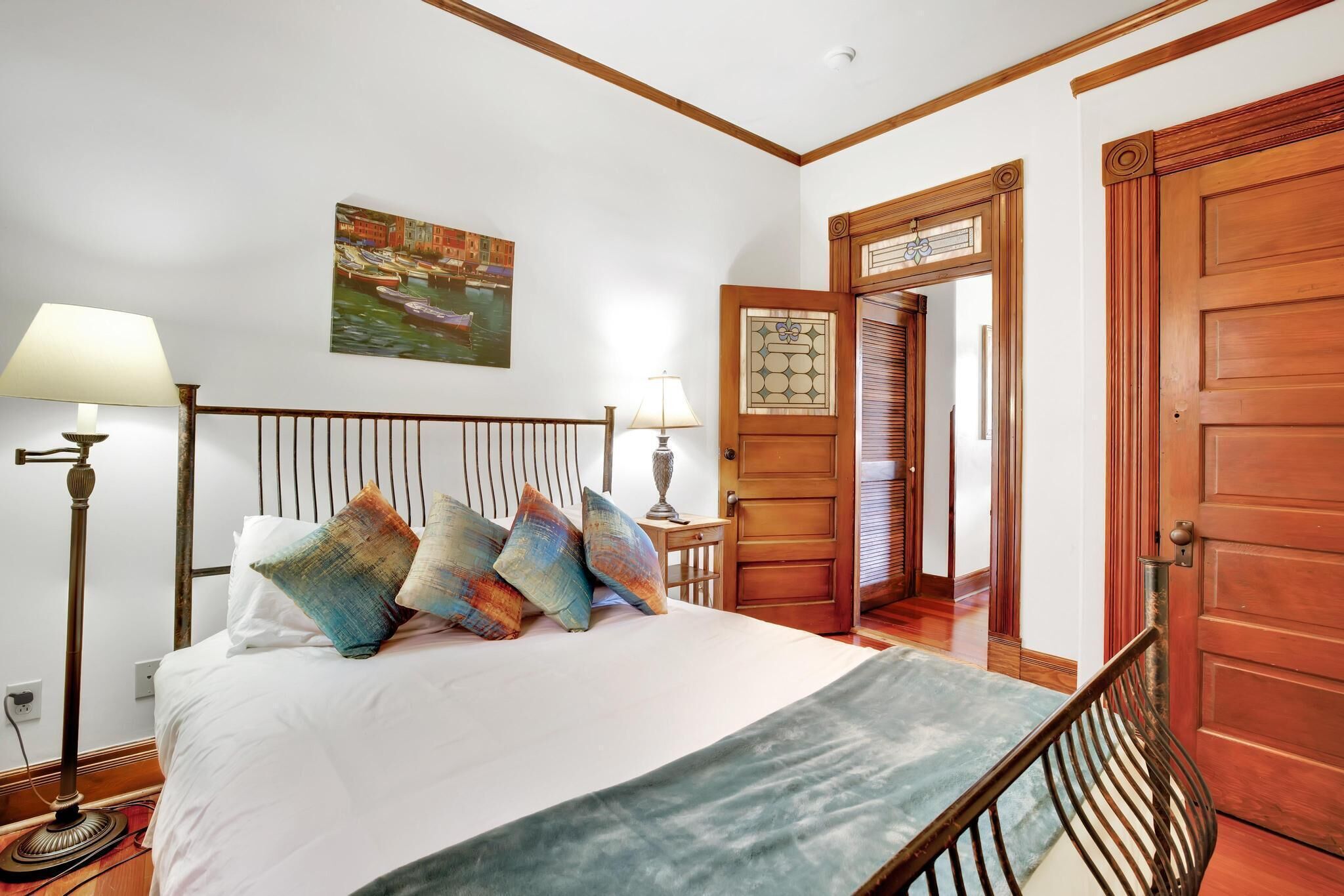 Downtown Victorian Charmer! 