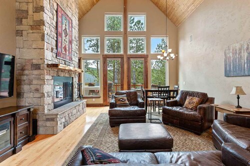 Luxury home on the golf course with spacious deck overlooking the mountains