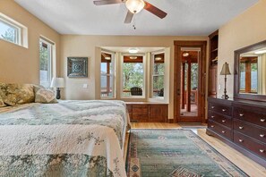 3 bedrooms, desk, iron/ironing board, free WiFi - Luxury home on the golf course with spacious deck overlooking the mountains (Angel Fire)