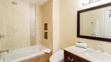 Townhome, Berbilang Katil (09 Valhalla) | Bilik Mandi | Kelengkapan dandanan diri percuma, lantai dipanaskan, tuala disediakan