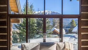 Hus, flere senger (3354 Peak Drive) | Oppholdsområde