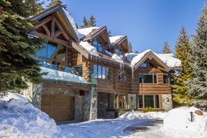 House, Multiple Beds (3354 Peak Drive) | Exterior