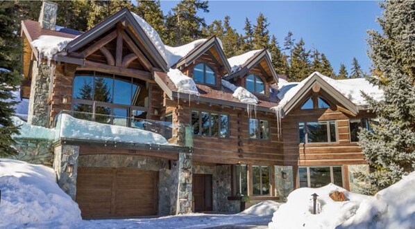 House, Multiple Beds (3354 Peak Drive) | Exterior